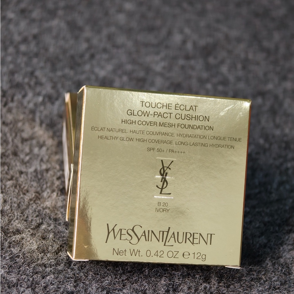 Yves Saint Laurent Touche Éclat Glow-Pact Cushion Foundation - Gold Ivory Box
